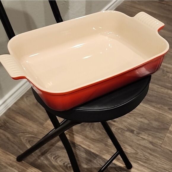 Le Creuset 32CM Rectangular Baking Dish- Cerise - Picture 9 of 10